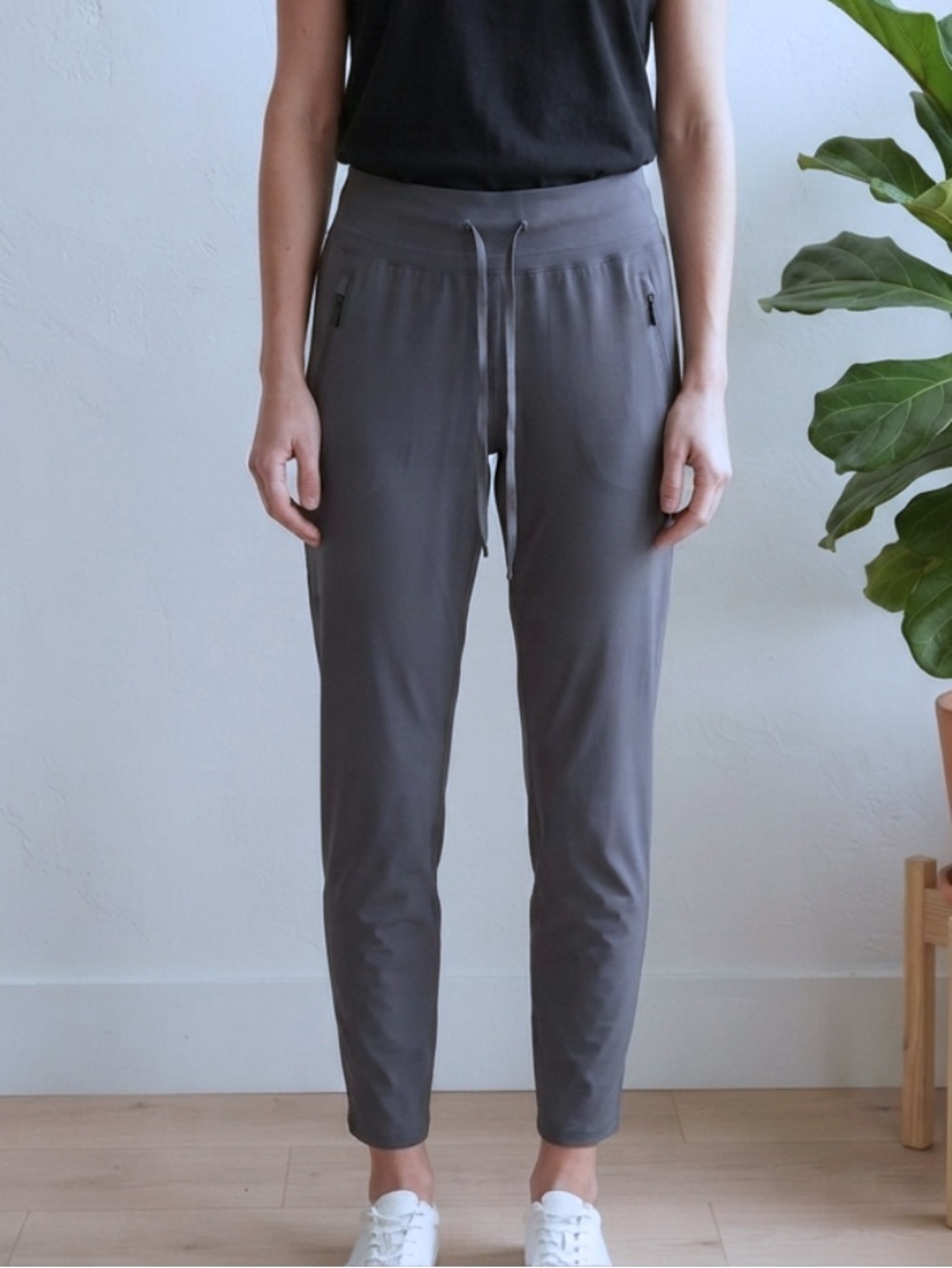Tek Gear • Women’s Performance Athletic Drawstring Pants / Joggers